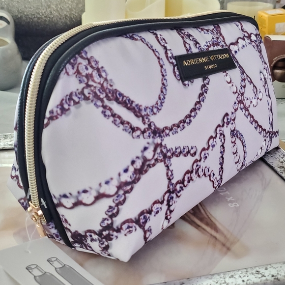 AV Pyramid Beauty Bag - Picture 1 of 5